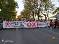 ΤΩΡΑ - Πορεία στη Θεσσαλονίκη, για τη μη χρήση μάσκας στα σχολεία