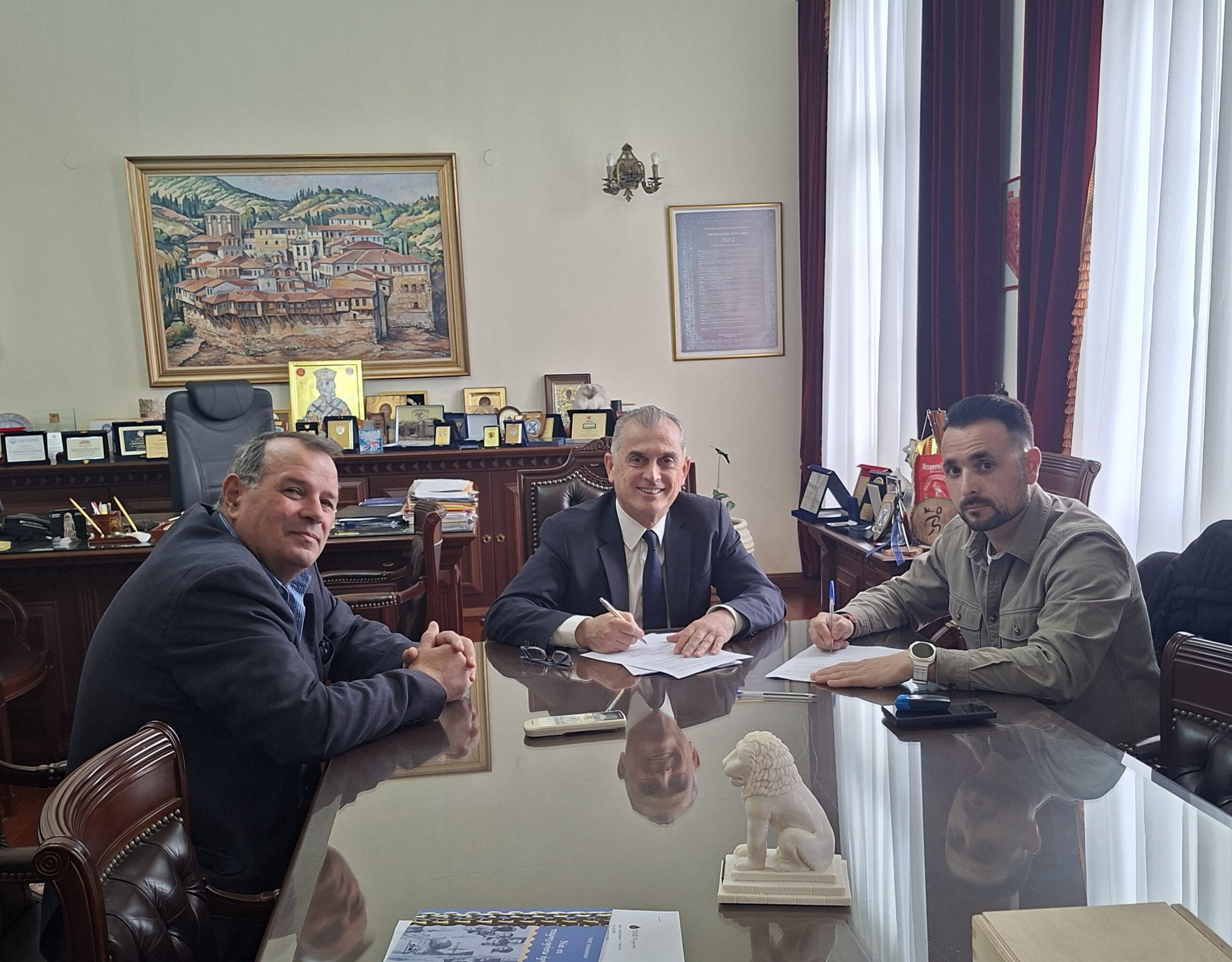 Υπεγράφη σύμβαση για τη συντήρηση και επισκευή υφιστάμενωνοδοστρωμάτων  Εθνικού και Επαρχιακού οδικού δικτύου αρμοδιότητας της Π.Ε. Σερρών που χρήζουν  άμεσης επέμβασης – Cosmos News